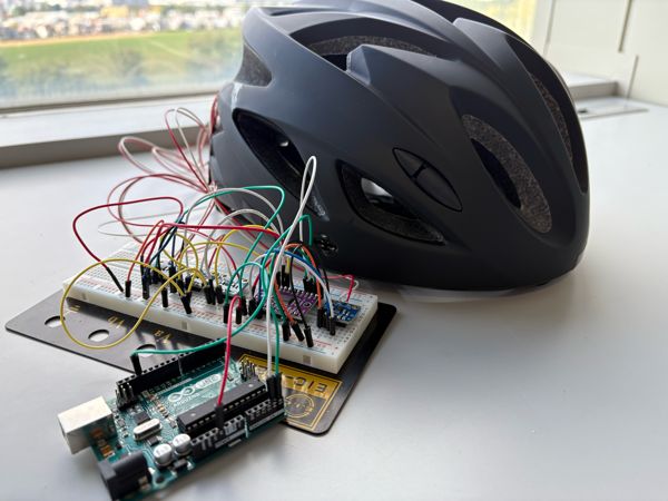 Phantom Sensationを応用した自転車用ヘルメット型触覚通知システムの提案 のサムネイル